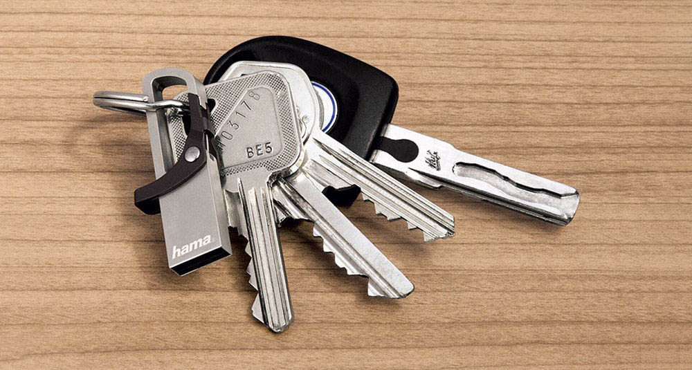 usb kľúč na klúčoch